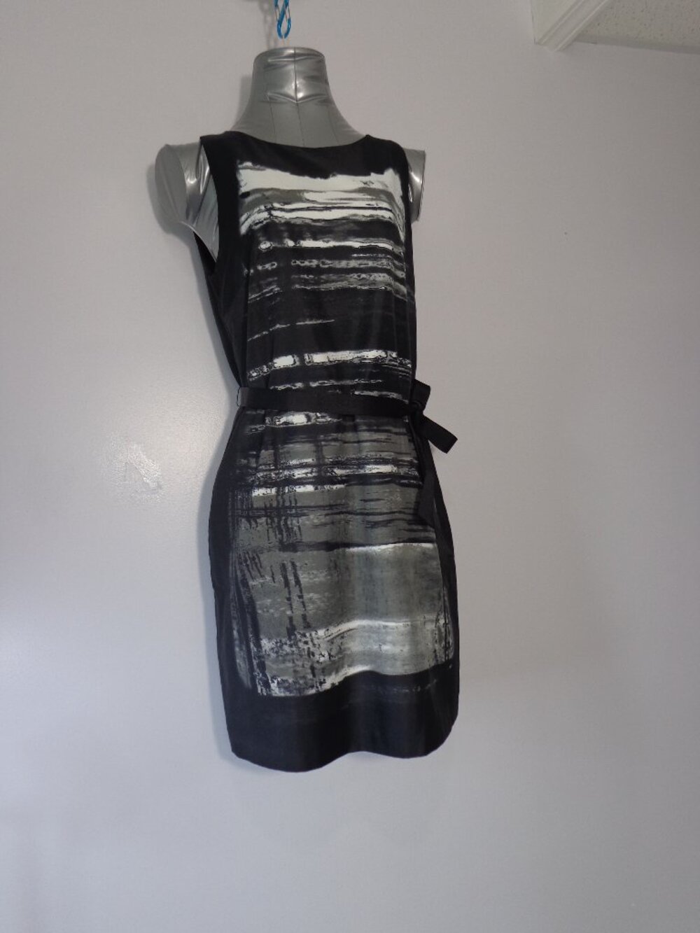 The Limited Black Abstract Grey White Pattern Sheath Dress Scoop Neck Women Sz 4
